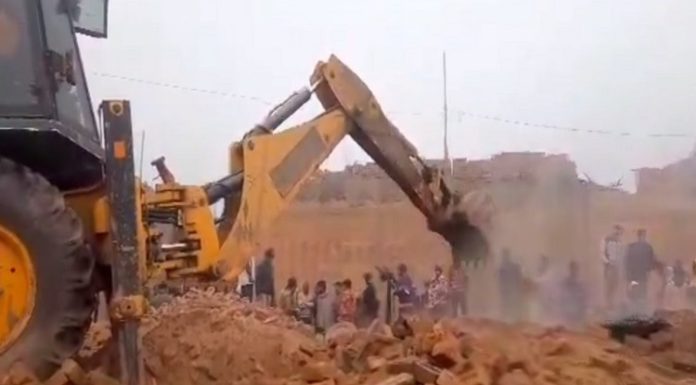 ਚਿਮਨੀ ‘ਚ ਇੱਟਾਂ ਭਰਦਿਆਂ ਵੱਡਾ ਹਾਦਸਾ : ਕੰਧ ਡਿਗਣ ਨਾਲ 6 ਮਜ਼ਦੂਰਾਂ ਦੀ ਦਰਦਨਾਕ ਮੌਤ, 3 ਦੀ ਹਾਲਤ ਗੰਭੀਰ