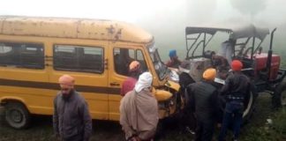ਅੰਮ੍ਰਿਤਸਰ : ਧੁੰਦ ਕਾਰਨ ਤੇਜ਼ ਰਫਤਾਰ ਸਕੂਲ ਬੱਸ ਆਟੋ ਨਾਲ ਟਕਰਾ ਕੇ ਖੇਤਾਂ ‘ਚ ਵੜੀ, ਕਈ ਵਿਦਿਆਰਥੀ ਤੇ ਡਰਾਈਵਰ ਜ਼ਖਮੀ