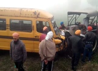 ਅੰਮ੍ਰਿਤਸਰ : ਧੁੰਦ ਕਾਰਨ ਤੇਜ਼ ਰਫਤਾਰ ਸਕੂਲ ਬੱਸ ਆਟੋ ਨਾਲ ਟਕਰਾ ਕੇ ਖੇਤਾਂ ‘ਚ ਵੜੀ, ਕਈ ਵਿਦਿਆਰਥੀ ਤੇ ਡਰਾਈਵਰ ਜ਼ਖਮੀ