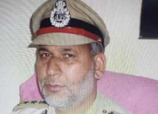 ਮਸਜਿਦ ‘ਚ ਨਮਾਜ਼ ਪੜ੍ਹ ਰਹੇ ਸੇਵਾ-ਮੁਕਤ ਪੁਲਿਸ ਅਧਿਕਾਰੀ ਦਾ ਅੱਤਵਾਦੀਆਂ ਨੇ ਗੋ.ਲੀ ਮਾਰ ਕੇ ਕੀਤਾ ਮ.ਰਡਰ