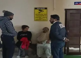 ਮੋਹਾਲੀ : ਬਜ਼ੁਰਗ ਔਰਤ ਦੇ ਹੱਥ-ਪੈਰ ਬੰਨ੍ਹ ਕੇ ਘਰੋਂ 25 ਤੋਲੇ ਸੋਨਾ ਤੇ 5 ਲੱਖ ਦੀ ਨਕਦੀ ਲੈ ਗਏ ਲੁਟੇਰੇ