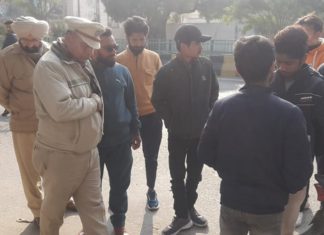 ਜਲੰਧਰ : ਪਿਸਤੌਲ ਦੀ ਨੋਕ ‘ਤੇ ਈ ਰਿਕਸ਼ਾ ਸਵਾਰਾਂ ਤੋਂ ਲੁੱਟੇ 50 ਹਜ਼ਾਰ, ਜਾਂਦੇ ਹੋਏ 5 ਫੋਨ ਵੀ ਲੈ ਗਏ