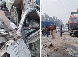 ਮੋਗਾ ‘ਚ ਦਰਦਨਾਕ ਹਾਦਸਾ : ਪੱਥਰਾਂ ਨਾਲ ਭਰਿਆ ਬੇਕਾਬੂ ਟਿੱਪਰ ਕਾਰ ਸਵਾਰਾਂ ‘ਤੇ ਪਲਟਿਆ, ਇਕੋ ਪਰਿਵਾਰ ਦੇ 4 ਜੀਆਂ ਦੀ ਮੌ.ਤ