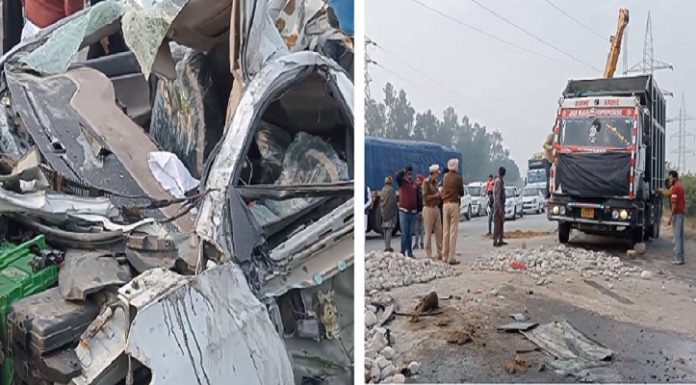 ਮੋਗਾ ‘ਚ ਦਰਦਨਾਕ ਹਾਦਸਾ : ਪੱਥਰਾਂ ਨਾਲ ਭਰਿਆ ਬੇਕਾਬੂ ਟਿੱਪਰ ਕਾਰ ਸਵਾਰਾਂ ‘ਤੇ ਪਲਟਿਆ, ਇਕੋ ਪਰਿਵਾਰ ਦੇ 4 ਜੀਆਂ ਦੀ ਮੌ.ਤ