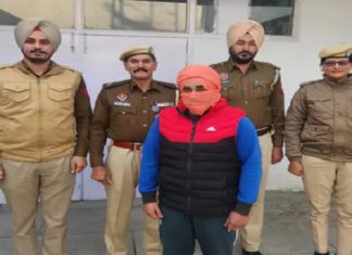 ਹੁਸ਼ਿਆਰਪੁਰ ‘ਚ ਕੇਅਰਟੇਕਰ ਨੇ ਮਾਰੀ ਵੱਡੀ ਠੱਗੀ : ਮਾਲਕ ਦੇ ਮਰਨ ‘ਤੇ ਖਾਤੇ ‘ਚੋਂ ਕਢਵਾਏ 1.25 ਕਰੋੜ ਰੁਪਏ, ਗ੍ਰਿਫਤਾਰ