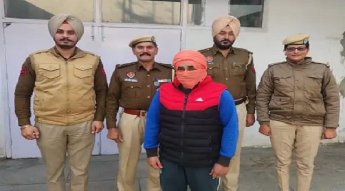 ਹੁਸ਼ਿਆਰਪੁਰ ‘ਚ ਕੇਅਰਟੇਕਰ ਨੇ ਮਾਰੀ ਵੱਡੀ ਠੱਗੀ : ਮਾਲਕ ਦੇ ਮਰਨ ‘ਤੇ ਖਾਤੇ ‘ਚੋਂ ਕਢਵਾਏ 1.25 ਕਰੋੜ ਰੁਪਏ, ਗ੍ਰਿਫਤਾਰ