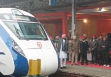 ਵੰਦੇ ਭਾਰਤ ਐਕਸਪ੍ਰੈੱਸ ਅੰਮ੍ਰਿਤਸਰ ਤੋਂ ਦਿੱਲੀ ਲਈ ਰਵਾਨਾ, ਟਰੇਨ ‘ਚ ਮਿਲਣੀਆਂ ਇਹ ਹਾਈਟੈੱਕ ਸਹੂਲਤਾਂ
