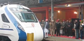 ਵੰਦੇ ਭਾਰਤ ਐਕਸਪ੍ਰੈੱਸ ਅੰਮ੍ਰਿਤਸਰ ਤੋਂ ਦਿੱਲੀ ਲਈ ਰਵਾਨਾ, ਟਰੇਨ ‘ਚ ਮਿਲਣੀਆਂ ਇਹ ਹਾਈਟੈੱਕ ਸਹੂਲਤਾਂ