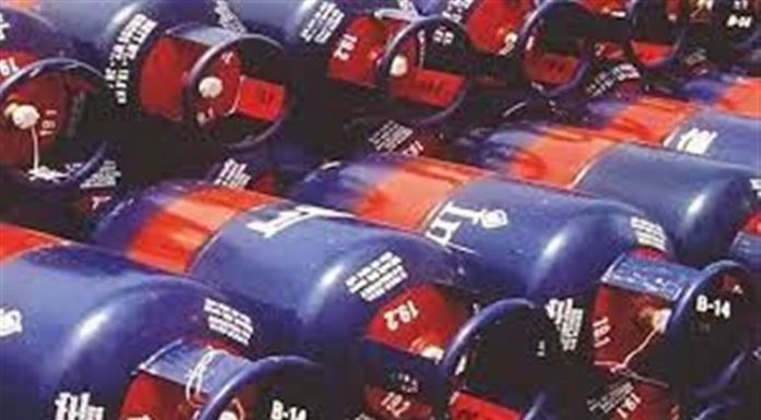 ਦਸੰਬਰ ਦੇ ਪਹਿਲੇ ਦਿਨ ਮਹਿੰਗਾਈ ਦਾ ਝਟਕਾ : ਮੁੜ ਮਹਿੰਗਾ ਹੋਇਆ ਸਿਲੰਡਰ, ਦੇਸ਼ ਭਰ ‘ਚ ਨਵੀਂ ਕੀਮਤ ਹੋਈ ਲਾਗੂ