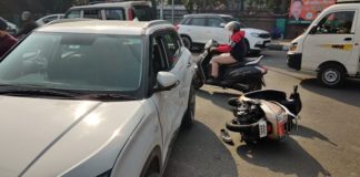 ਅੰਮ੍ਰਿਤਸਰ : ਨਸ਼ੇ ‘ਚ ਧੁੱਤ ਵਿਅਕਤੀ ਨੇ ਨੌਜਵਾਨ ‘ਤੇ ਚੜ੍ਹਾਈ ਕਾਰ, 3 ਖੜ੍ਹੀਆਂ ਐਕਟਿਵਾ ਨੂੰ ਵੀ ਮਾਰੀ ਟੱਕਰ