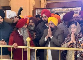 ਸਾਹਿਬਜ਼ਾਦਿਆਂ ਤੇ ਮਾਤਾ ਗੁਜਰੀ ਜੀ ਦੀ ਸ਼ਹਾਦਤ ਨੂੰ ਪ੍ਰਣਾਮ ਕਰਨ ਗੁ. ਸ੍ਰੀ ਫਤਿਹਗੜ੍ਹ ਸਾਹਿਬ ਪਤਨੀ ਸਮੇਤ CM ਮਾਨ ਹੋਏ ਨਤਮਸਤਕ