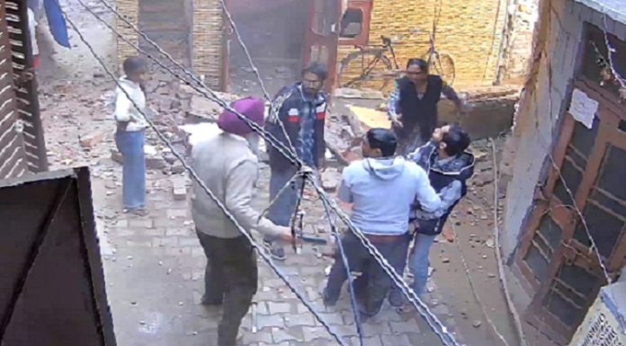 ਪੁਰਾਣੀ ਬਿਲਡਿੰਗ ਨੂੰ ਡੇਗਦੇ ਸਮੇਂ ਹਾਦਸਾ, ਮਹਿਲਾ ਸਣੇ 2 ਬੱਚੇ ਮਲਬੇ ਹੇਠਾਂ ਦੱਬੇ ਗਏ