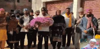 ਅੰਮ੍ਰਿਤਸਰ ‘ਚ ਧੀ ਦੀ ਲਾਸ਼ ਲੈ ਕੇ ਪਿਓ ਪਹੁੰਚਿਆ ਥਾਣੇ : ਪਰਿਵਾਰ ਨੂੰ ਨੀਂਦ ਦੀਆਂ ਗੋਲ਼ੀਆਂ ਦੇ ਕੇ ਪ੍ਰੇਮੀ ਨਾਲ ਫਰਾਰ ਪਤਨੀ ਗ੍ਰਿਫਤਾਰ