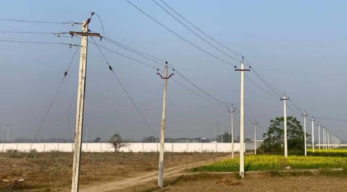 ਏਅਰਪੋਰਟ ਜਗਮਗ ਹੋਣ ਤੋਂ ਪਹਿਲਾਂ ਚੋਰਾਂ ਦਾ ਵੱਡਾ ਖੇਲ : ਬਿਜਲੀ ਦੇ 58 ਖੰਭਿਆਂ ਤੋਂ ਅਰਥ ਰਾਡ ਤੇ ਤਾਰਾਂ ਕੀਤੀਆਂ ਗਾਇਬ