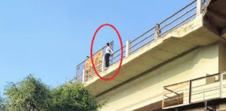 25 ਫੁੱਟ ਉੱਚੇ ਪੁਲ਼ ਤੋਂ ਡਿਗੀ 17 ਸਾਲਾ ਲੜਕੀ, ਸੈਲਫੀ ਲੈਣ ਦੇ ਚੱਕਰ ‘ਚ ਦੋਵੇਂ ਲੱਤਾਂ ਤੁੜਵਾਈਆਂ, ਇਕ ਬਾਂਹ ਵੀ ਹੋਈ ਫਰੈਕਚਰ