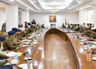 CM ਮਾਨ ਨੇ ਅਫ਼ਸਰਾਂ ਨੂੰ ਲੋਕਾਂ ਤੱਕ ਸਿੱਧੀ ਪਹੁੰਚ ਕਰਨ ਤੇ ਪਿੰਡਾਂ ‘ਚ ਖੁਦ ਜਾ ਕੇ ਮਸਲੇ ਹੱਲ ਕਰਨ ਦੇ ਸਖਤ ਹੁਕਮ ਕੀਤੇ ਜਾਰੀ