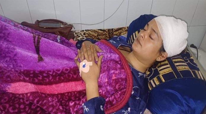 ਫਤਿਹਗੜ੍ਹ ਸਾਹਿਬ : ਮੁੰਡੇ ਦੇ ਵਿਆਹ ਦੀ ਵਧਾਈ ਮੰਗਣ ਨੂੰ ਲੈ ਕੇ ਭਿੜੇ ਕਿੰਨਰ, ਇਕ ਧਿਰ ਨੇ ਪਾੜਿਆ ਦੂਜੀ ਧਿਰ ਦੇ ਕਿੰਨਰ ਦਾ ਸਿਰ