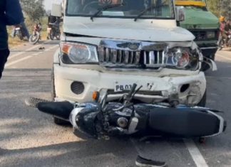 ਮੋਗਾ ‘ਚ ਦਰਦਨਾਕ ਹਾਦਸਾ : ਬਲੈਰੋ ਨੇ ਬਾਈਕ ਸਵਾਰਾਂ ਨੂੰ ਮਾਰੀ ਟੱਕਰ, ਔਰਤ ਦੀ ਮੌ.ਤ, ਪਿਓ-ਪੁੱਤ ਗੰਭੀਰ