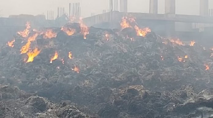 ਕਪੂਰਥਲਾ : ਅੱਗ ਨਾਲ 700 ਏਕੜ ਪਰਾਲੀ ਦਾ ਸਟਾਕ, 2 ਟਰਾਲੀਆਂ ਤੇ ਪਾਣੀ ਵਾਲੀ ਟੈਂਕੀ ਸੜ ਕੇ ਸੁਆਹ