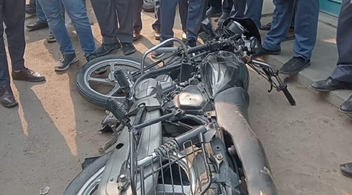 ਮੋਗਾ : ਮੋਟਰਸਾਈਕਲ ਚੋਰੀ ਕਰਕੇ ਭੱਜੇ 2 ਚੋਰਾਂ ਦੀ ਟਰੈਕਟਰ ਨਾਲ ਟੱਕਰ, 1 ਦੀ ਮੌਤ, ਦੂਜਾ ਗੰਭੀਰ