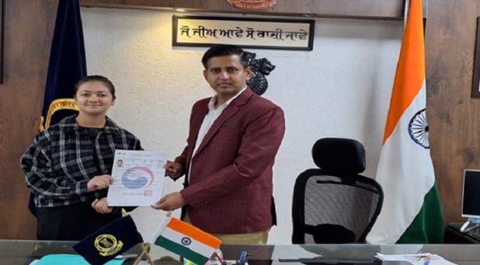 ਮਾਣ ਵਾਲੀ ਗੱਲ : ਪੰਜਾਬ ਦੀ ਧੀ ਅਜਨੀਤ ਕੌਰ ਨੂੰ ਵਿਦੇਸ਼ੀ ਭਾਸ਼ਾ ਦੇ ਟੈਸਟ ‘ਚੋਂ ਮਿਲਿਆ ਪਹਿਲਾ ਸਥਾਨ, ਯੂ-ਟਿਊਬ ਤੋਂ ਸਿੱਖੀ ਕੋਰੀਅਨ