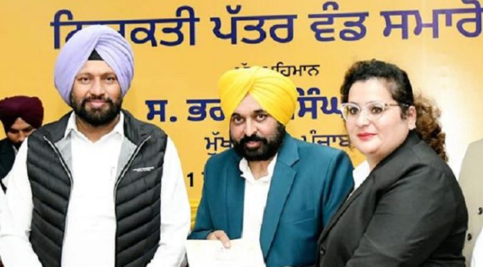 CM ਮਾਨ ਨੇ ਵੱਖ-ਵੱਖ ਵਿਭਾਗਾਂ ‘ਚ ਨਵ-ਨਿਯੁਕਤ 251 ਉਮੀਦਵਾਰਾਂ ਨੂੰ ਸੌਂਪੇ ਨਿਯੁਕਤੀ ਪੱਤਰ