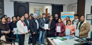 ਡਿਪਟੀ ਕਮਿਸ਼ਨਰ ਨੇ ਇਕ ਸਾਲਾ ਕੰਪਿਊਟਰ ਕੋਰਸ ਕਰਨ ਵਾਲੇ 18 ਵਿਦਿਆਰਥੀਆਂ ਨੂੰ ਵੰਡੇ ਸਰਟੀਫਿਕੇਟ