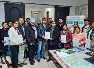 ਡਿਪਟੀ ਕਮਿਸ਼ਨਰ ਨੇ ਇਕ ਸਾਲਾ ਕੰਪਿਊਟਰ ਕੋਰਸ ਕਰਨ ਵਾਲੇ 18 ਵਿਦਿਆਰਥੀਆਂ ਨੂੰ ਵੰਡੇ ਸਰਟੀਫਿਕੇਟ