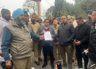 ਵੱਡੀ ਖਬਰ : ਜਲੰਧਰ ਦੇ ਇੰਡੀਅਨ ਆਇਲ ਟਰਮੀਨਲ ਵਿਖੇ ਤੇਲ ਟੈਂਕਰ ਆਪ੍ਰੇਟਰਾਂ ਵੱਲੋਂ ਧਰਨਾ ਖਤਮ, DC ਤੇ SSP ਨਾਲ ਮੀਟਿੰਗ ਪਿੱਛੋਂ ਲਿਆ ਫੈਸਲਾ