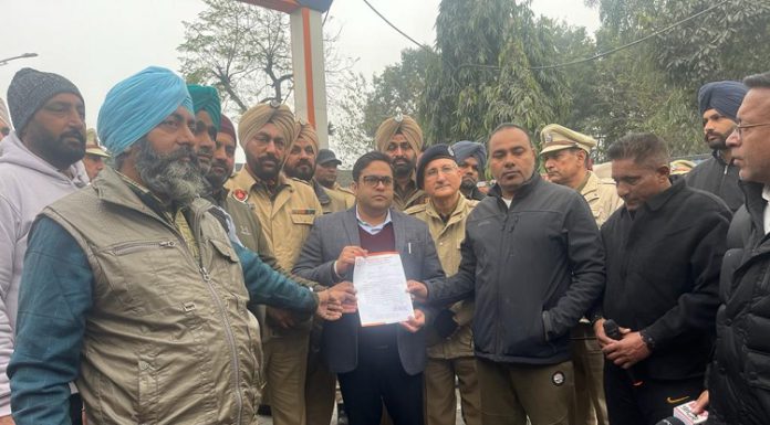 ਵੱਡੀ ਖਬਰ : ਜਲੰਧਰ ਦੇ ਇੰਡੀਅਨ ਆਇਲ ਟਰਮੀਨਲ ਵਿਖੇ ਤੇਲ ਟੈਂਕਰ ਆਪ੍ਰੇਟਰਾਂ ਵੱਲੋਂ ਧਰਨਾ ਖਤਮ, DC ਤੇ SSP ਨਾਲ ਮੀਟਿੰਗ ਪਿੱਛੋਂ ਲਿਆ ਫੈਸਲਾ