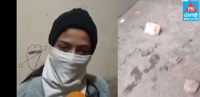 ਲੁਧਿਆਣਾ : ਆਸ਼ਿਕ ਦੇ ਘਰ ‘ਤੇ ਪ੍ਰੇਮਿਕਾ ਨੇ ਪਰਿਵਾਰ ਸਣੇ ਕੀਤਾ ਹਮਲਾ, ਕਹਿੰਦੀ ‘ਮੇਰਾ ਪਿੱਛਾ ਛੱਡੇ ਤੁਹਾਡਾ ਮੁੰਡਾ’ ਵੇਖੋ ਵੀਡੀਓ