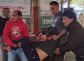 ਪਠਾਨਕੋਟ : ਕਮਰੇ ‘ਚ ਅੰਗੀਠੀ ਬਾਲ਼ ਕੇ ਸੁੱਤੇ ਪਰਿਵਾਰ ਦੇ 4 ਮੈਂਬਰ ਬੇਹੋਸ਼, ਇਕ ਗੰਭੀਰ, ਵੇਖੋ ਵੀਡੀਓ