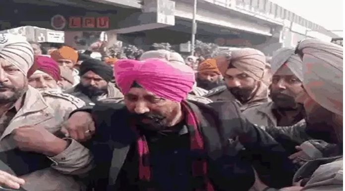 ਟਰੱਕ ਯੂਨੀਅਨ ਪ੍ਰਧਾਨ ਹੈਪੀ ਸੰਧੂ ਹਿਰਾਸਤ ‘ਚ, ਕਮਿਸ਼ਨਰ ਬੋਲੇ- ‘ਸ਼ਹਿਰ ‘ਚ ਨਹੀਂ ਹੋਵੇਗਾ ਕੋਈ ਪ੍ਰਦਰਸ਼ਨ’