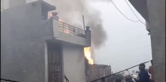 ਲੁਧਿਆਣਾ ‘ਚ ਵੱਡਾ ਹਾਦਸਾ : ਰਿਹਾਇਸ਼ੀ ਇਲਾਕੇ ‘ਚ ਬਣੀ ਧਾਗਾ ਮਿੱਲ ‘ਚ ਫਟੇ 2 ਸਿਲੰਡਰ, ਲੋਕਾਂ ਨੇ ਘਰਾਂ ‘ਚੋਂ ਨਿਕਲ ਕੇ ਬਚਾਈ ਜਾ.ਨ