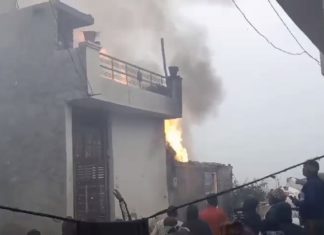 ਲੁਧਿਆਣਾ ‘ਚ ਵੱਡਾ ਹਾਦਸਾ : ਰਿਹਾਇਸ਼ੀ ਇਲਾਕੇ ‘ਚ ਬਣੀ ਧਾਗਾ ਮਿੱਲ ‘ਚ ਫਟੇ 2 ਸਿਲੰਡਰ, ਲੋਕਾਂ ਨੇ ਘਰਾਂ ‘ਚੋਂ ਨਿਕਲ ਕੇ ਬਚਾਈ ਜਾ.ਨ