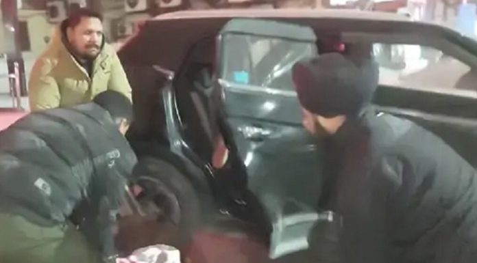 ਜਲੰਧਰ ਦੇ ਨਿੱਜੀ ਹਸਪਤਾਲ ‘ਚ ਰਾਤ ਨੂੰ ਹੰਗਾਮਾ: ਪਰਿਵਾਰ ਦੇ ਇਲਜ਼ਾਮ – ਠੰਡ ‘ਚ ਮਰੀਜ਼ ਨੂੰ ਬਾਹਰ ਕੱਢਿਆ; ਡਾਕਟਰ ਨੇ ਕਿਹਾ- ਮਰੀਜ਼ ਨੇ ਬਲੈਕਮੇਲ ਕੀਤਾ