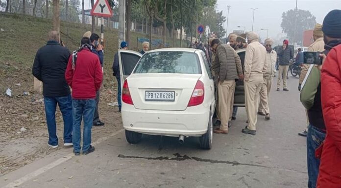 ਰੂਪਨਗਰ ‘ਚ ਨਿਰੰਕਾਰੀ ਭਵਨ ਨੇੜੇ ਸਾਬਕਾ ਫੌਜੀ ਦਾ ਕ.ਤਲ, ਅਣਪਛਾਤੇ ਕਾਰ ‘ਚ ਰੱਖ ਗਏ ਲਾ.ਸ਼, ਲਿਖਿਆ ਧੋਖੇਬਾਜ਼