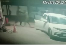 ਜਲੰਧਰ ‘ਚ ਪੈਟ੍ਰੋਲ ਪੰਪ ‘ਤੇ ਬਦਮਾਸ਼ਾਂ ਨੇ ਪਿਸਤੌਲ ਦੀ ਨੋਕ ‘ਤੇ ਖੋਹੀ ਕਾਰ, ਘਟਨਾ CCTV ‘ਚ ਕੈਦ