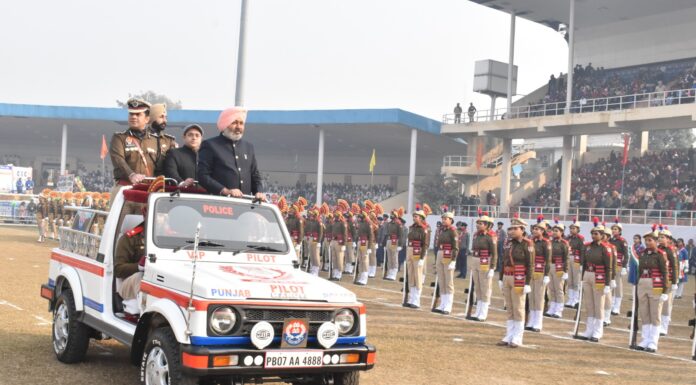 ਜਲੰਧਰ ‘ਚ ਗਣਤੰਤਰ ਦਿਵਸ ਮੌਕੇ ਵਿਦਿਆਰਥੀਆਂ ਨੇ ਪੇਸ਼ ਕੀਤੀਆਂ ਸੱਭਿਆਚਾਰਕ ਵੰਨਗੀਆਂ, ਬਤੌਰ ਮੁੱਖ ਮਹਿਮਾਨ ਪੁੱਜੇ ਮੰਤਰੀ ਹਰਪਾਲ ਚੀਮਾ