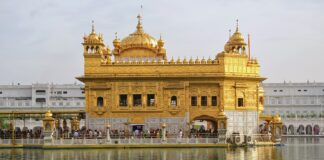 ਵੱਡੀ ਖਬਰ : ਦਰਬਾਰ ਸਾਹਿਬ ਦੇ ਗੋਲਕ ਦੇ ਪੈਸਿਆਂ ਦੀ ਗਿਣਤੀ ਦੌਰਾਨ 40 ਹਜ਼ਾਰ ਚੋਰੀ ਕਰਦਾ ਮੁਲਾਜ਼ਮ ਗ੍ਰਿਫਤਾਰ