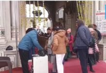 ਅੰਮ੍ਰਿਤਸਰ : ਦੁਰਗਿਆਣਾ ਮੰਦਿਰ ਨੂੰ ਬੰਬ ਨਾਲ ਉਡਾਉਣ ਦੀ ਧਮਕੀ, ਚੱਪੇ-ਚੱਪੇ ‘ਤੇ ਪੁਲਿਸ ਤਾਇਨਾਤ, ਵੇਖੋ ਵੀਡੀਓ