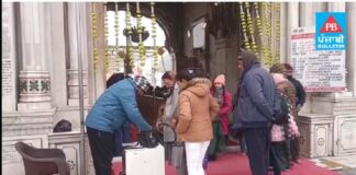 ਅੰਮ੍ਰਿਤਸਰ : ਦੁਰਗਿਆਣਾ ਮੰਦਿਰ ਨੂੰ ਬੰਬ ਨਾਲ ਉਡਾਉਣ ਦੀ ਧਮਕੀ, ਚੱਪੇ-ਚੱਪੇ ‘ਤੇ ਪੁਲਿਸ ਤਾਇਨਾਤ, ਵੇਖੋ ਵੀਡੀਓ