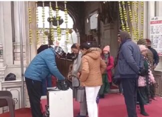 ਅੰਮ੍ਰਿਤਸਰ : ਦੁਰਗਿਆਣਾ ਮੰਦਿਰ ਨੂੰ ਬੰਬ ਨਾਲ ਉਡਾਉਣ ਦੀ ਧਮਕੀ, ਚੱਪੇ-ਚੱਪੇ ‘ਤੇ ਪੁਲਿਸ ਤਾਇਨਾਤ, ਵੇਖੋ ਵੀਡੀਓ