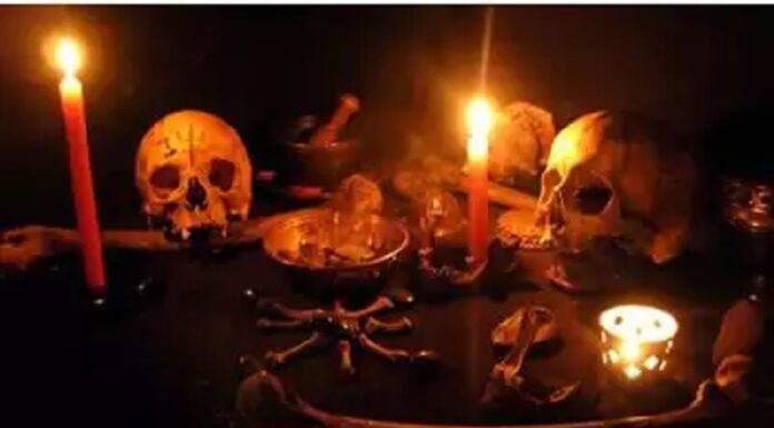 ਕਾਲੇ ਜਾਦੂ ਨਾਲ ਪੁਰਾਣੇ ਪ੍ਰੇਮੀ ਨੂੰ ਲੁਭਾਉਣਾ ਚਾਹੁੰਦੀ ਸੀ ਕੁੜੀ, ਗੁਆ ਬੈਠੀ ਲੱਖਾਂ ਰੁਪਏ