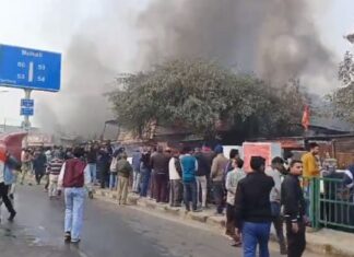 ਬ੍ਰੇਕਿੰਗ : ਚੰਡੀਗੜ੍ਹ ਦੀ ਫਰਨੀਚਰ ਮਾਰਕੀਟ ‘ਚ ਲੱਗੀ ਭਿਆਨਕ ਅੱਗ, ਲੱਖਾਂ ਦਾ ਸਾਮਾਨ ਸੜਿਆ