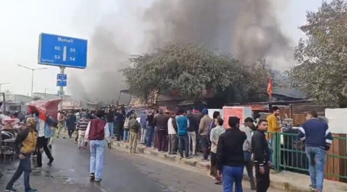 ਬ੍ਰੇਕਿੰਗ : ਚੰਡੀਗੜ੍ਹ ਦੀ ਫਰਨੀਚਰ ਮਾਰਕੀਟ ‘ਚ ਲੱਗੀ ਭਿਆਨਕ ਅੱਗ, ਲੱਖਾਂ ਦਾ ਸਾਮਾਨ ਸੜਿਆ