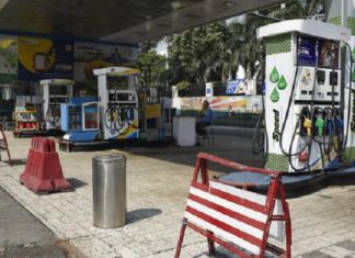 ਵੱਡੀ ਖਬਰ : ਪੈਟਰੋਲ ਖ਼ਤਮ ਹੋਣ ਕਾਰਨ ਪੰਜਾਬ ਦੇ ਕਈ ਜ਼ਿਲ੍ਹਿਆਂ ’ਚ ਪੰਪ ਹੋਏ ਬੰਦ, ਡਰਾਈਵਰਾਂ ਦੀ ਹੜਤਾਲ ਬਣੀ ਵਜ੍ਹਾ