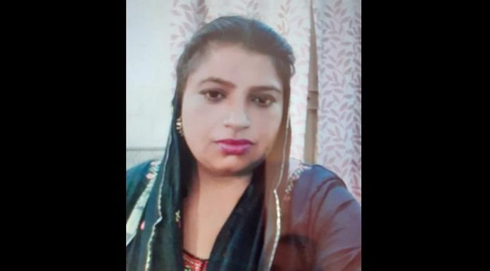 ਮੋਗਾ : ਇੰਸਟਾਗ੍ਰਾਮ ‘ਤੇ ਰੀਲਾਂ ਪਾਉਣ ਕਾਰਨ ਪਤਨੀ ਦਾ ਕੀਤਾ ਬੇਰਹਿਮੀ ਨਾਲ ਕ.ਤਲ, ਧੀ ਬੋਲੀ – ਮਾਂ ਦੇ ਸਨ ਨਾਜਾਇਜ਼ ਸਬੰਧ