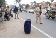 ਗੁਰਦਾਸਪੁਰ ‘ਚ ਰੋਡ ‘ਤੇ ਮਿਲਿਆ ਲਾਵਾਰਿਸ ਬੈਗ, ਫੈਲੀ ਦਹਿਸ਼ਤ; ਮੌਕੇ ‘ਤੇ ਪਹੁੰਚੀ ਪੁਲਿਸ