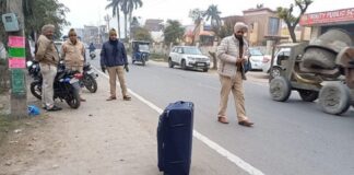 ਗੁਰਦਾਸਪੁਰ ‘ਚ ਰੋਡ ‘ਤੇ ਮਿਲਿਆ ਲਾਵਾਰਿਸ ਬੈਗ, ਫੈਲੀ ਦਹਿਸ਼ਤ; ਮੌਕੇ ‘ਤੇ ਪਹੁੰਚੀ ਪੁਲਿਸ